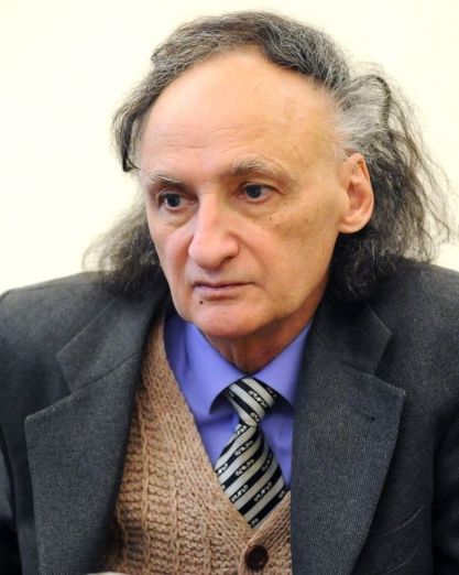 Grigore Vieru si-a lansat astazi cartea Taina care ma apara; in imag