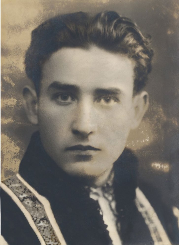 valeriu-gafencu-in-costum-national