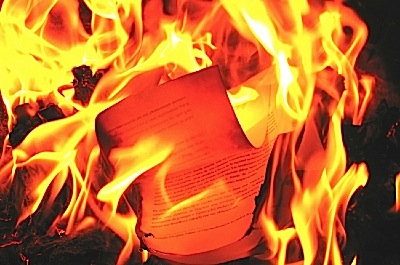 9-_literatura_crestina_si_biblii_arse_in_kazakhstan_650_02