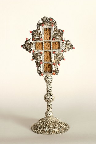 cruce-de-masa-praznice-invierea-si-ciclul-patimirilor