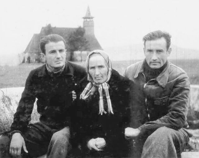 valeriu-gafencu-cu-mama-sa-si-ioan-ianolide-in-lagarul-de-munca-de-la-galda-1946